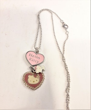 Halskedja med Hello Kitty-motiv, 3 berlocker