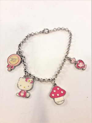 Armband med Hello Kittymotiv, 4 berlocker