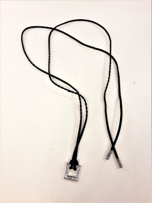 Läderhalsband med strasshänge