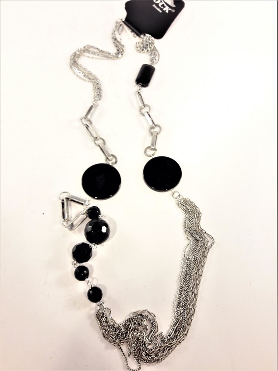 Stilfull halskedja, silverfärgad med detaljer i svart