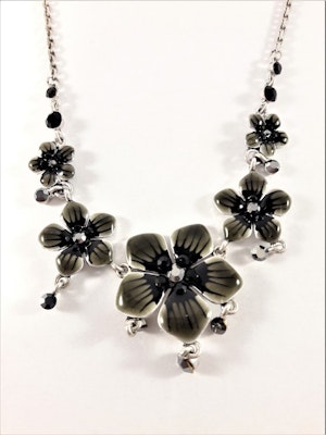 Halsband med Blommor och Stenar Svart