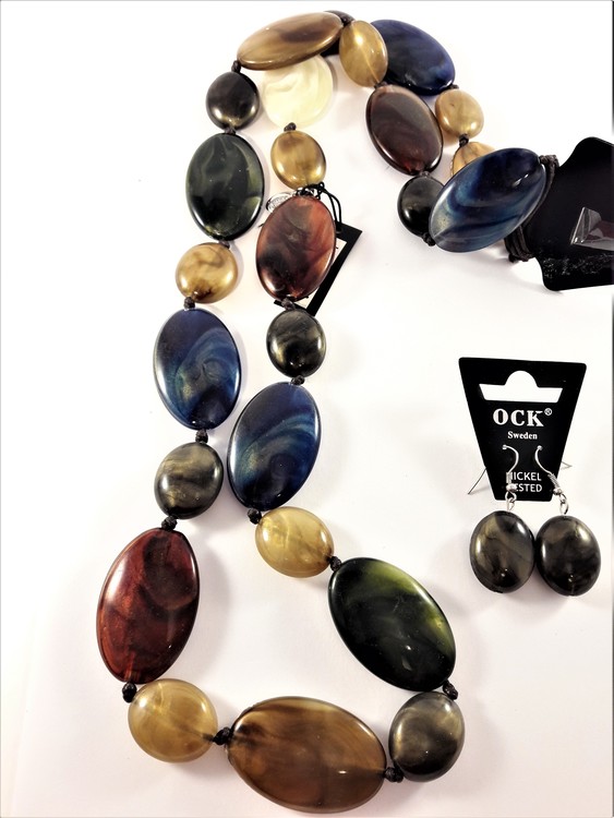 Halsband och matchande örhänge med stora polerade stenar, mix av bruna färger m.fl.
