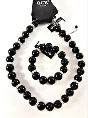 Halsband med svarta kulor och strass med matchande armband