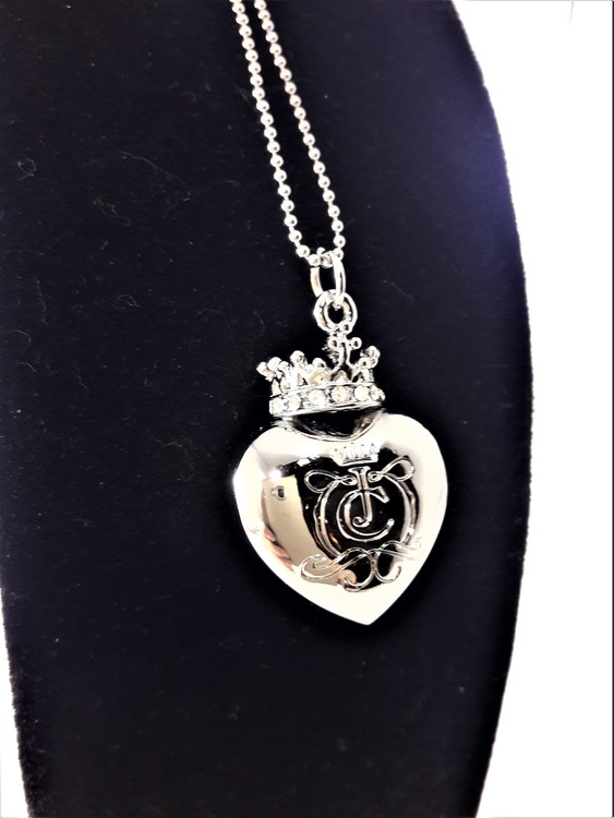 Halsband med hjärta och krona med strass i silverfärg