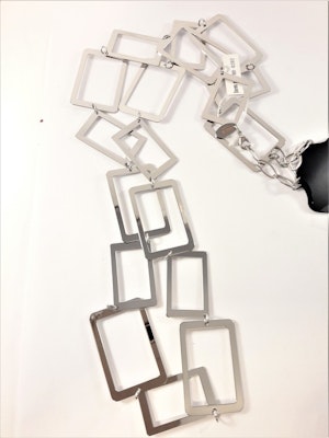 Halsband med rektanglar som kedja i silverfärg