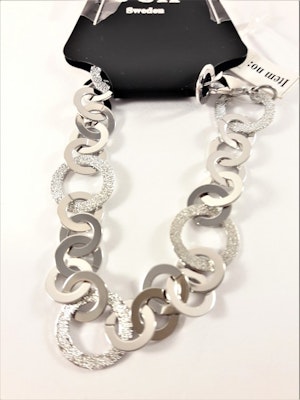 Armband med platta länkar och strass i silverfärg