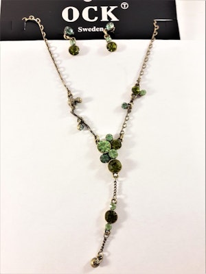 Set med halsband och örhänge i gnistrande grönt