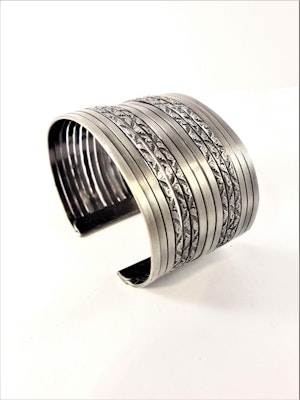 Genombrutet Stelt Armband Silverfärg