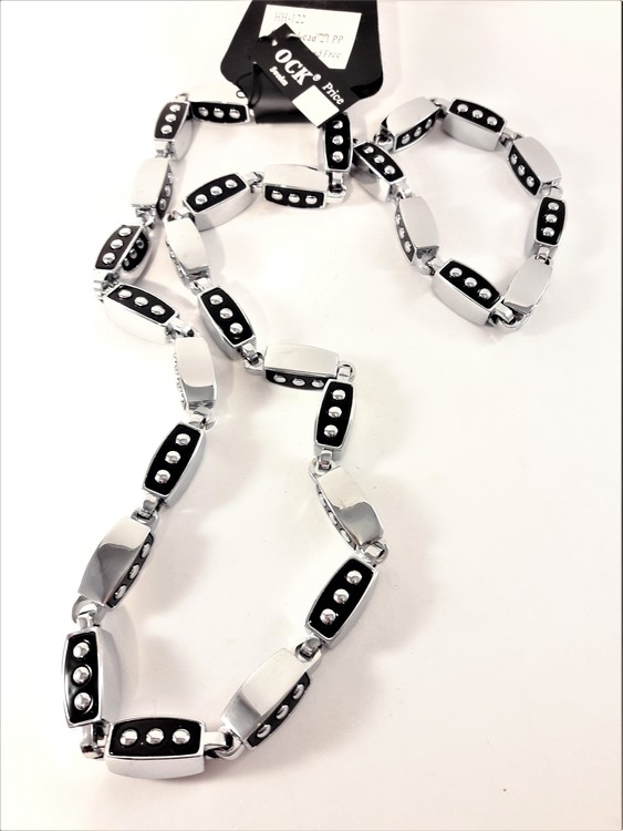 Exklusivt, tungt, silverfärgat halsband med rektangulära länkar och matchande armband