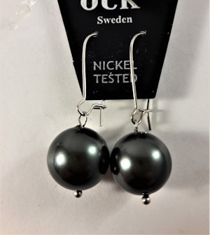Örhängen med Pärla Blågrön ca 13 mm