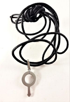 Halsband med Läderrem och Hänge Silverfärg