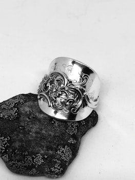 Ring 76