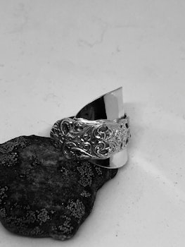 Ring 77