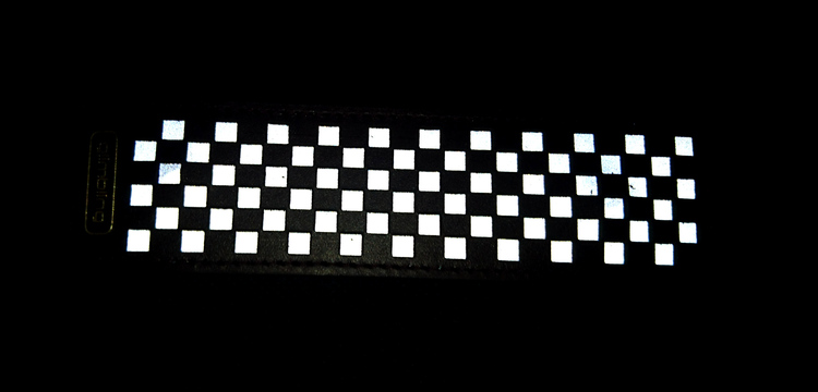Chess rektangulär reflexbrosch, svart