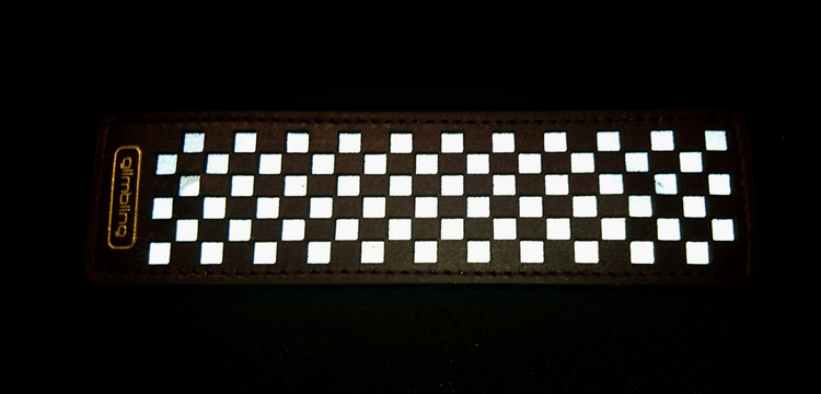 Chess rektangulär reflexbrosch, plommon