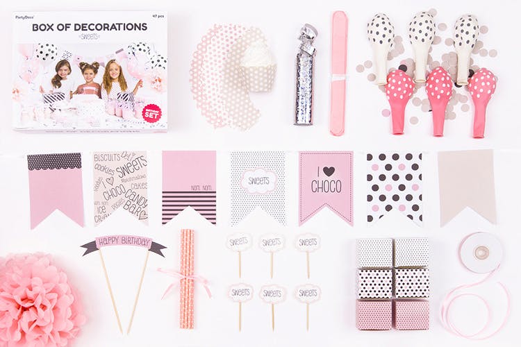 Paket med rosa dekoration för tjejkalaset