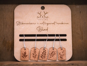 Stickmarkörer i renskinn, blad