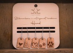 Stickmarkörer i renskinn, hund