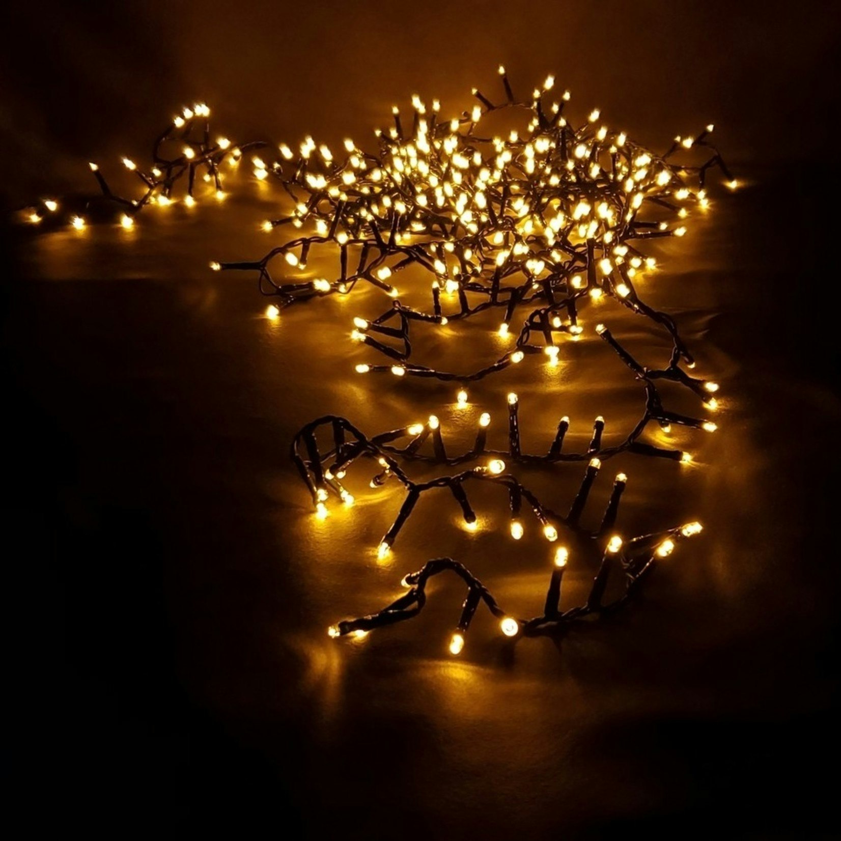Julbelysning utomhus LED kluster ljusslinga 4,5m 15 meter med upp till 1500 lampor Ly.se