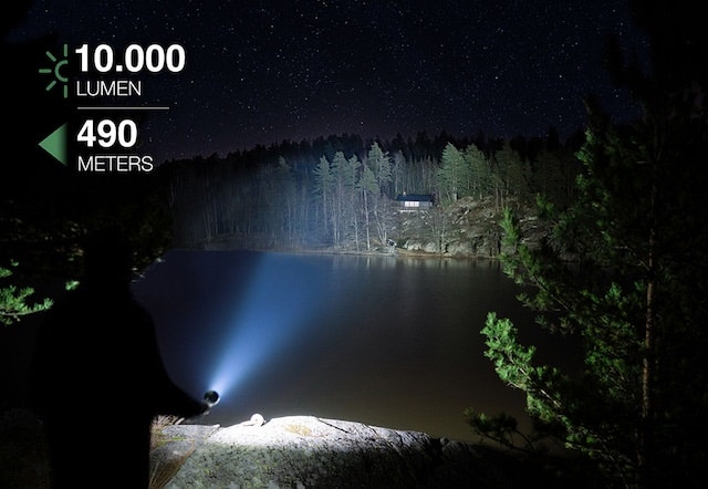 iiglo LED Ficklampa 10 000 Lumen - Räckvidd på 490 meter
