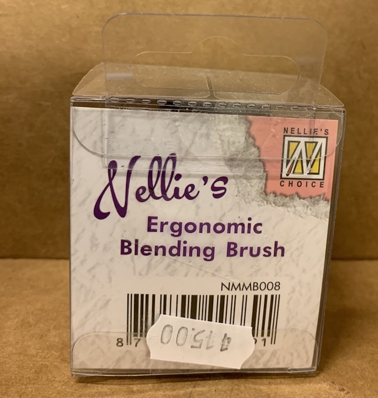 Ergonomic blending brush