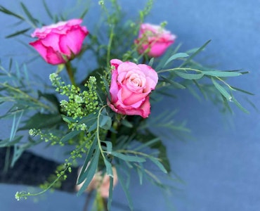 Enkel bukett - Rosa rosor