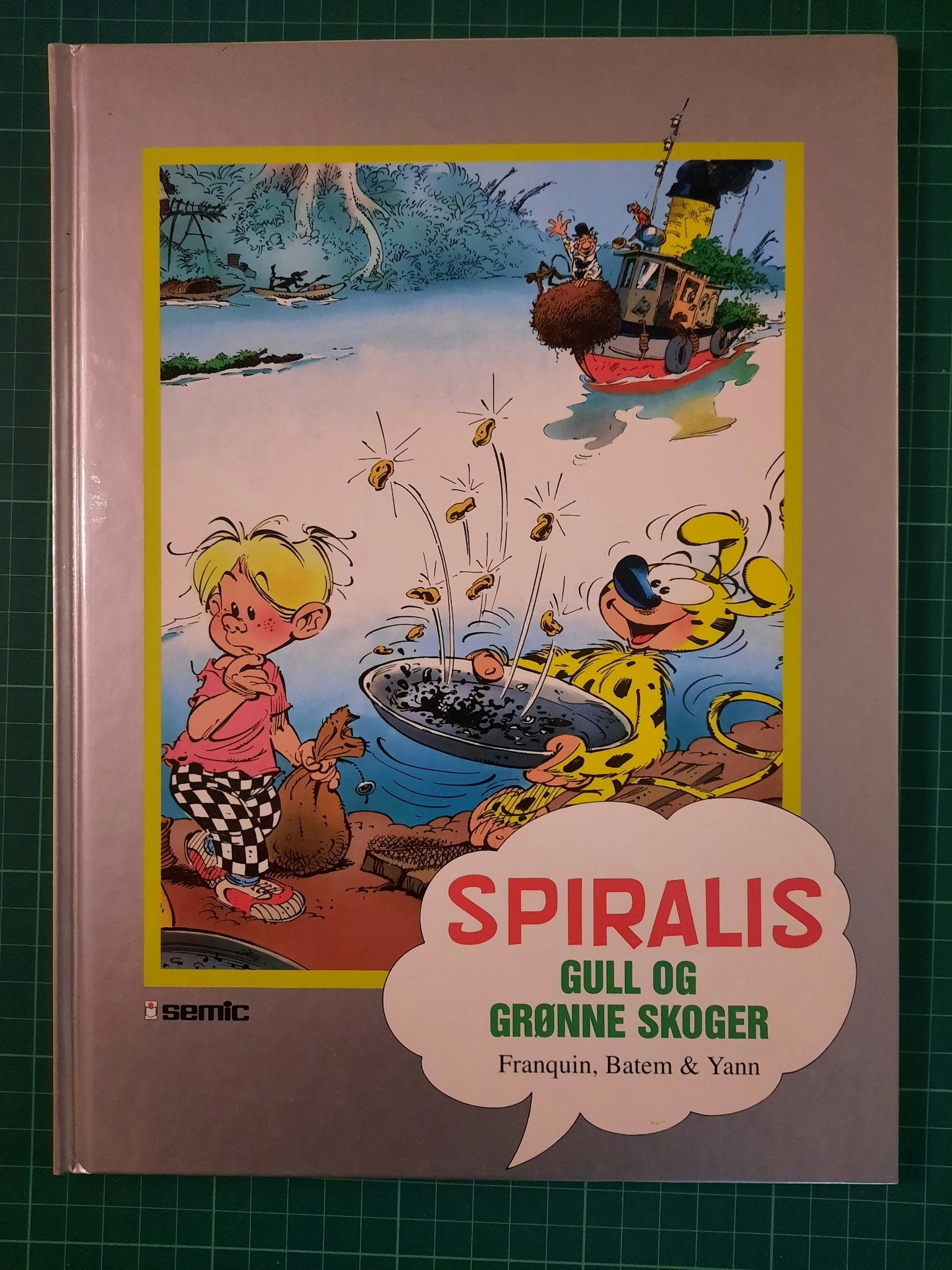 Spiralis gull og grønne skoger