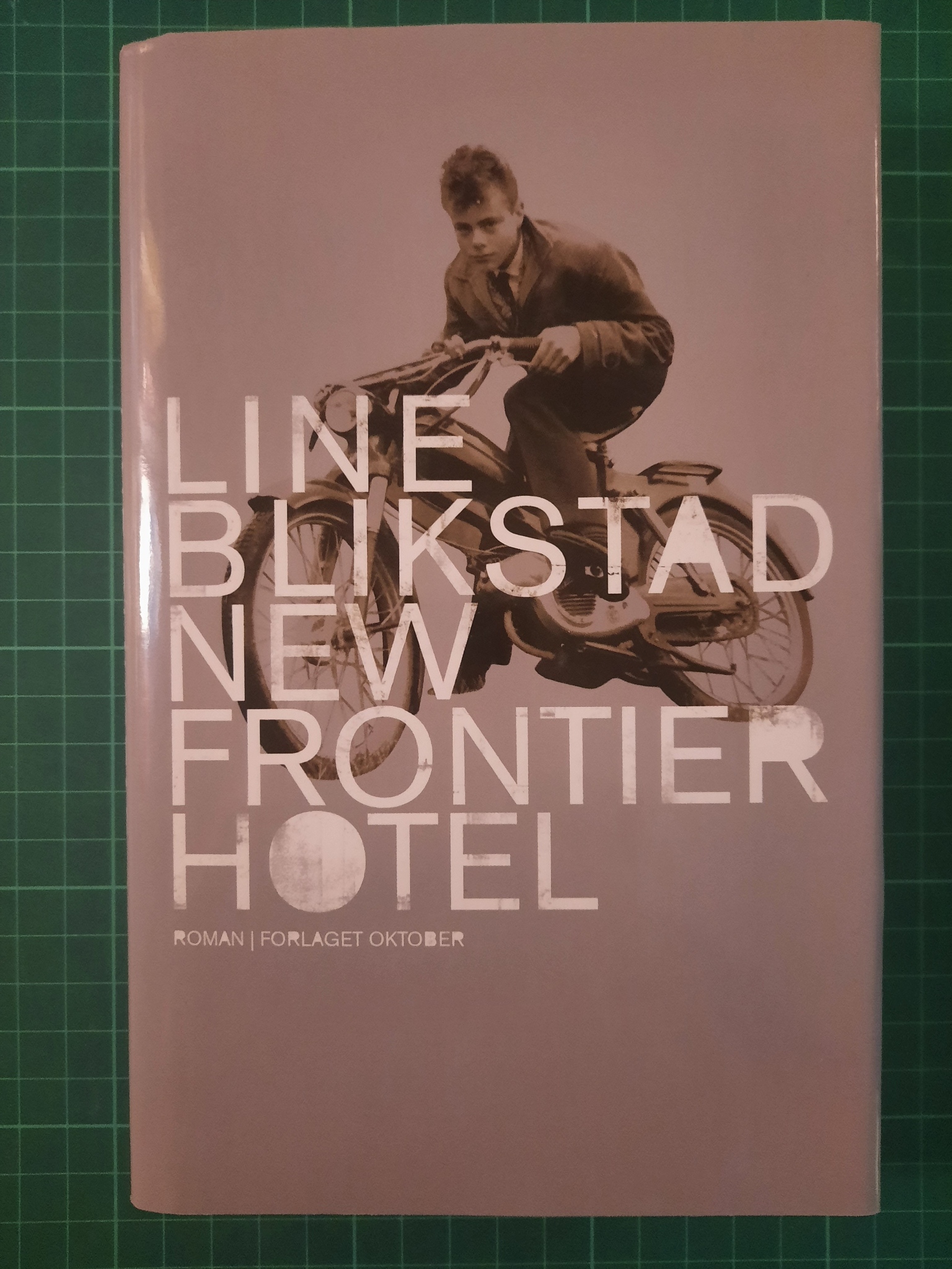 New frontier hotel (Norsk tekst)