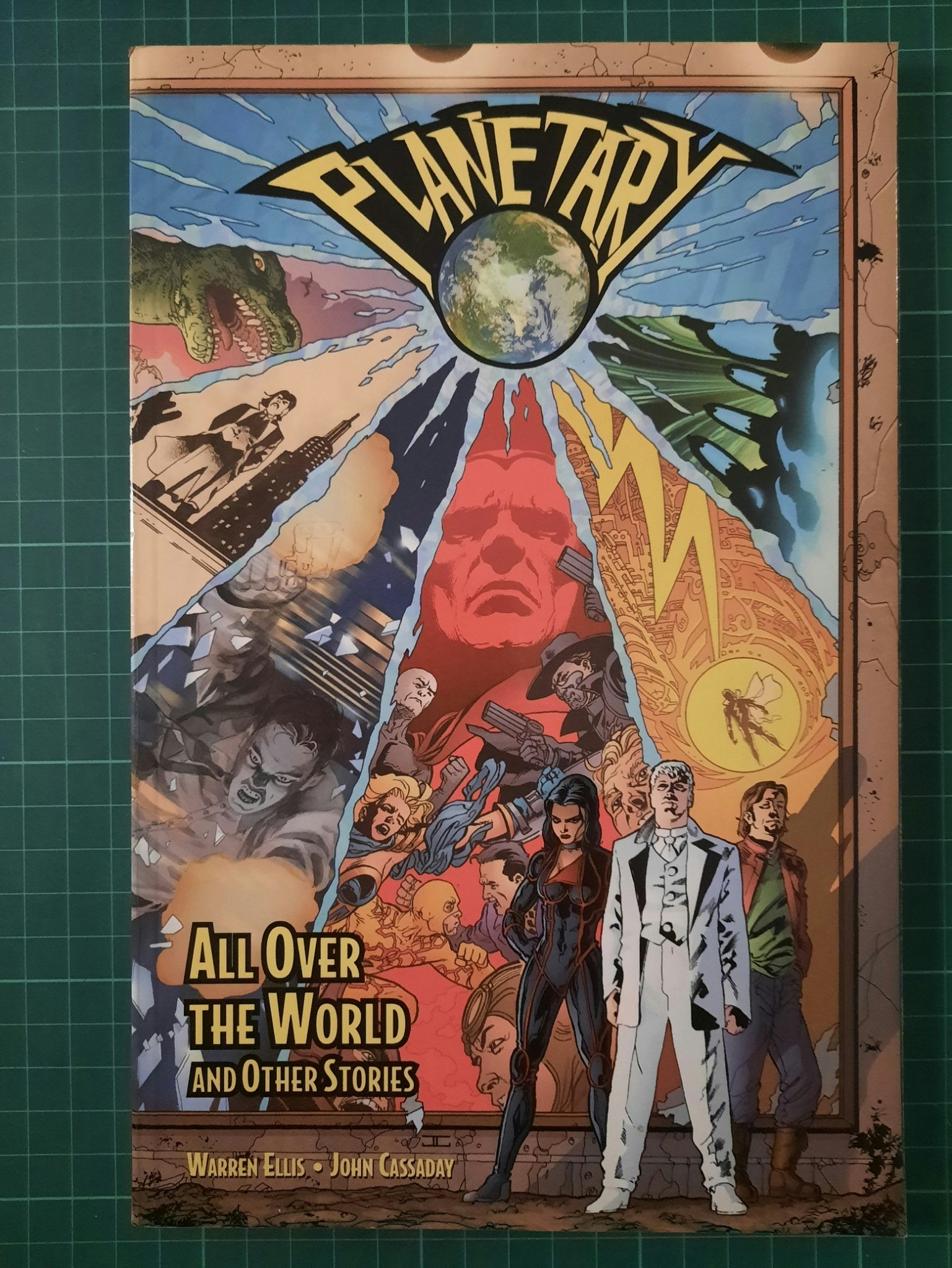 Planetary bok 1 : All over the world, and other stories