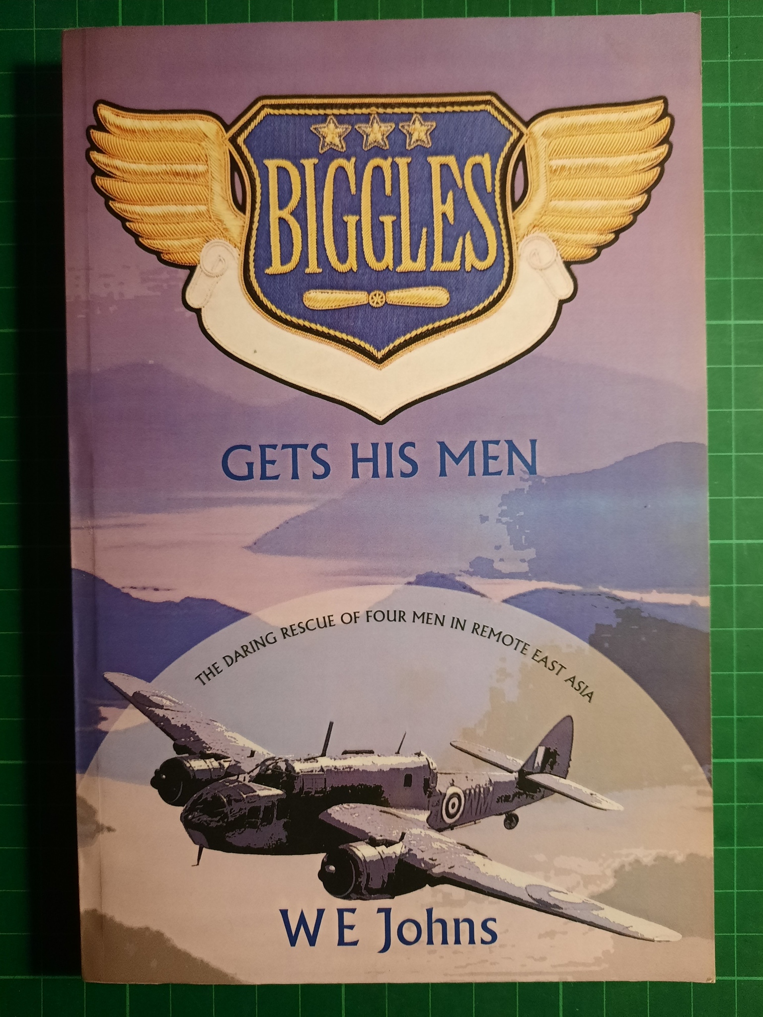 Biggles gets his men (Engelsk)