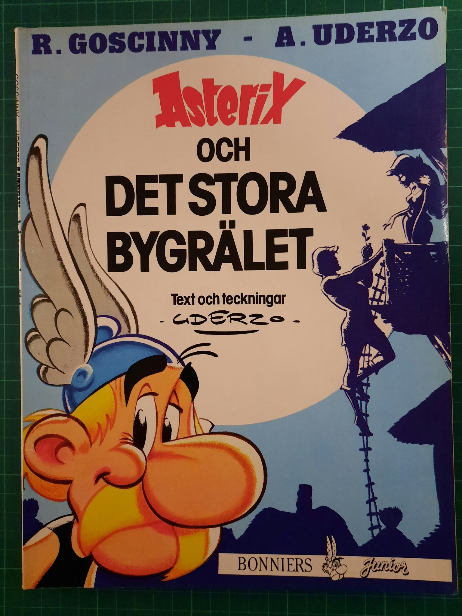 Asterix 25 Asterix och det stora bygrälet (Svensk)
