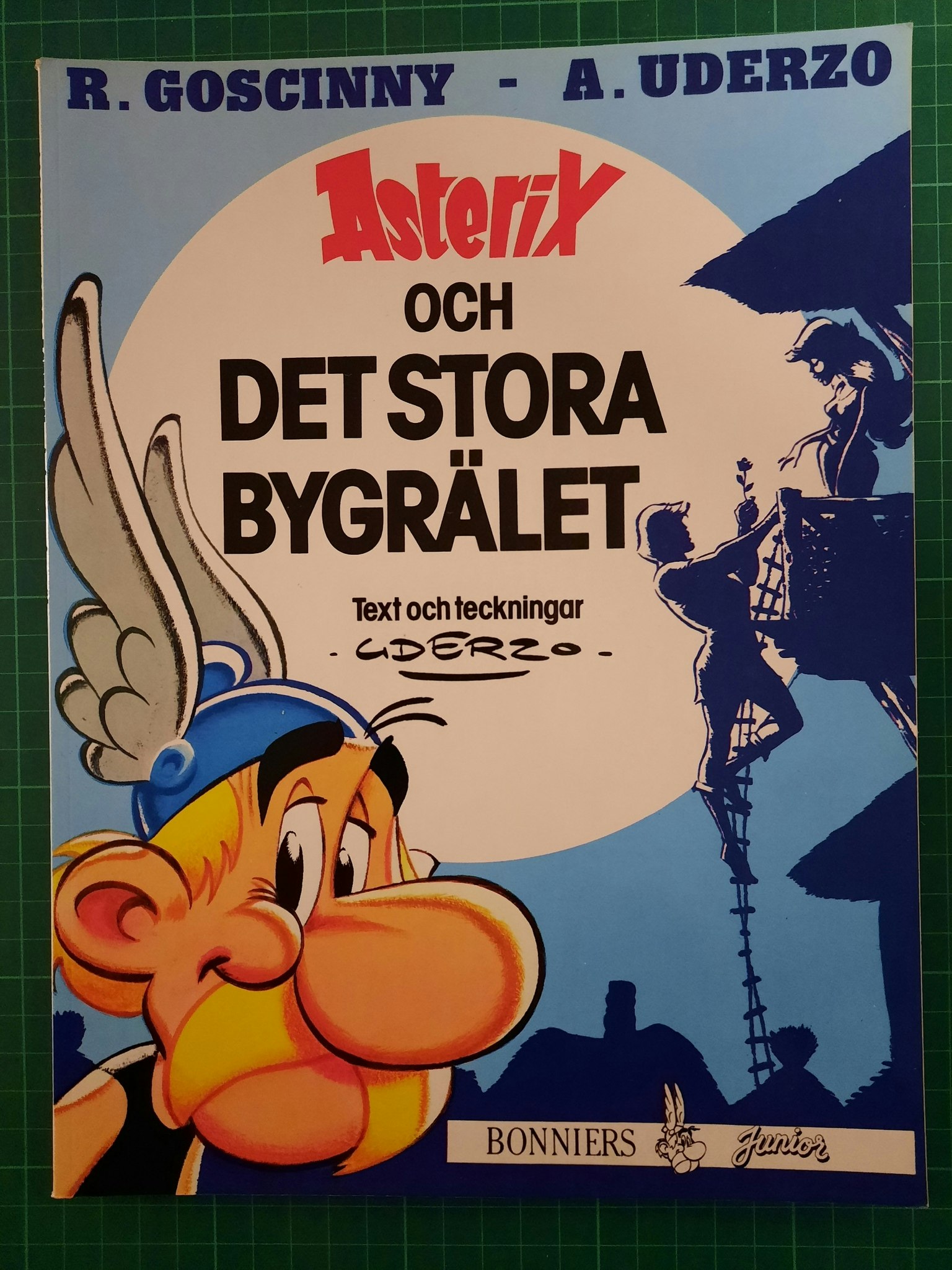 Asterix 25 Asterix och det stora bygrälet (Svensk)