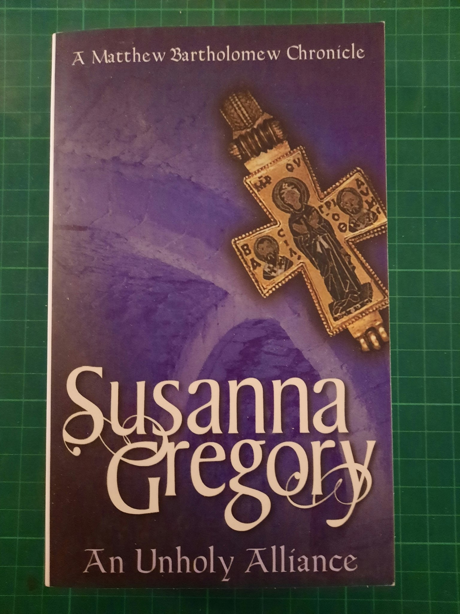 Susanna Gregory : A unholy alliance