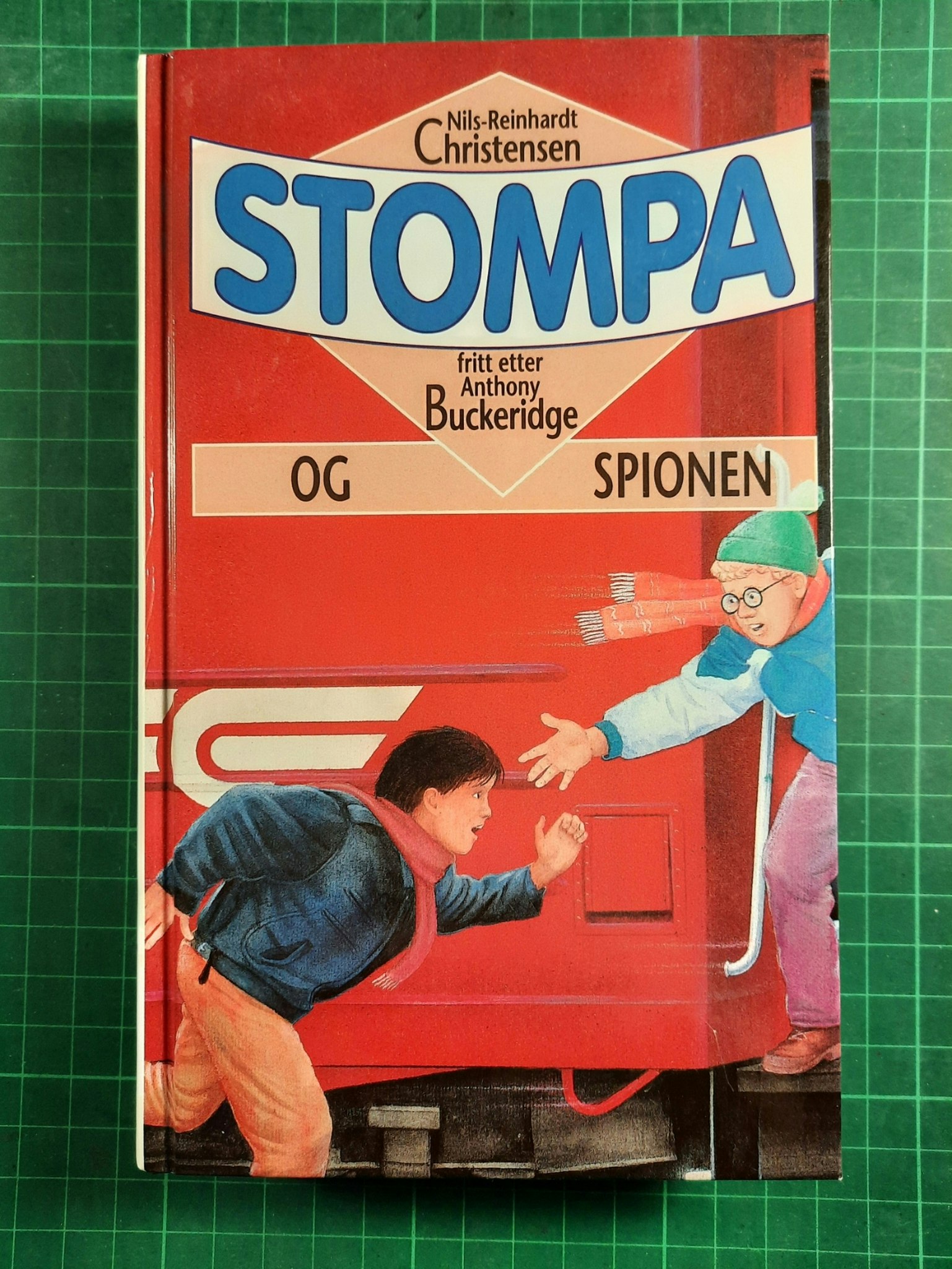 Bok nr 10 Stompa og spionen