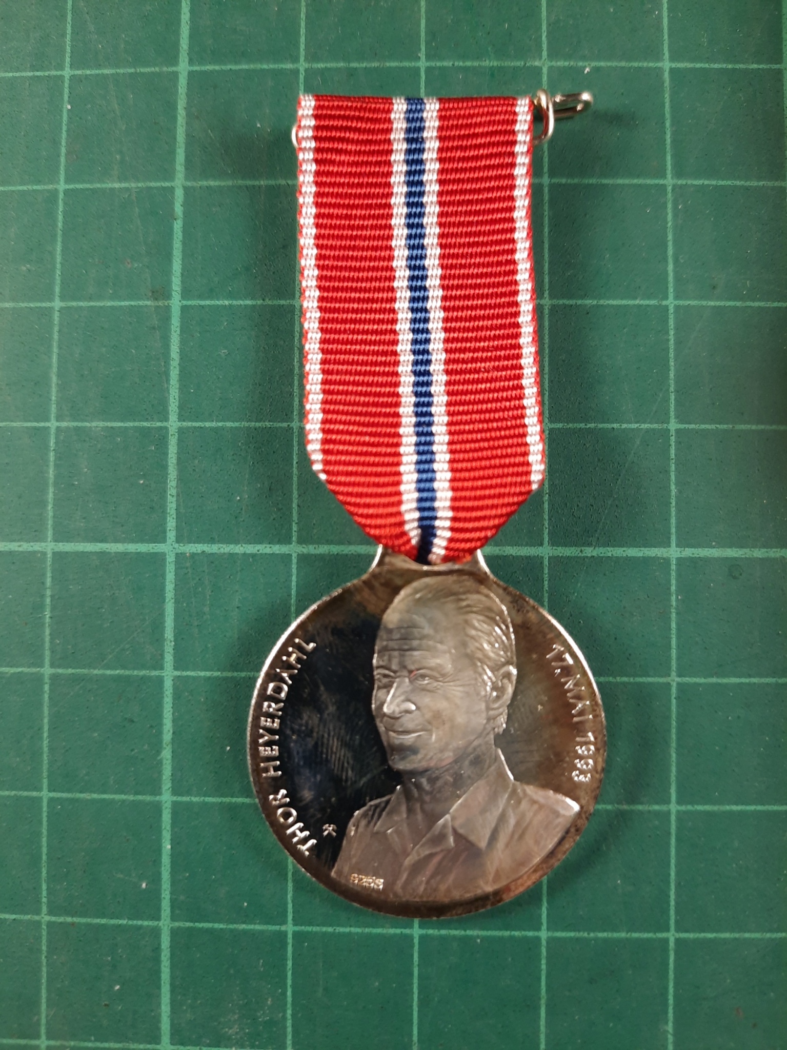 17 Mai medalje 1993 Thor Heyerdal (Sølv)