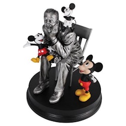Walt with Mickey Mouse Through the Years Figurine Reservasjon