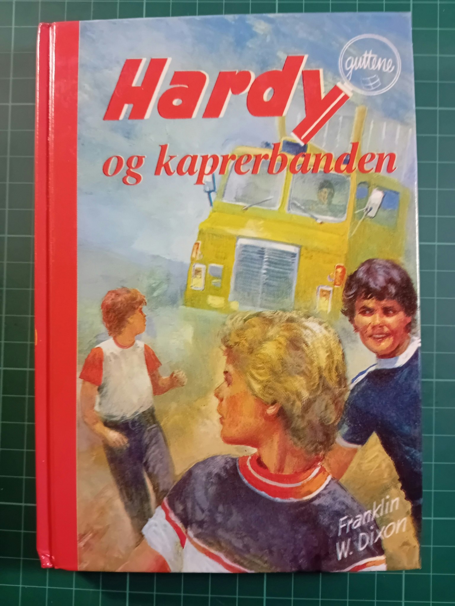 087: Hardy-guttene og kaprerbanden