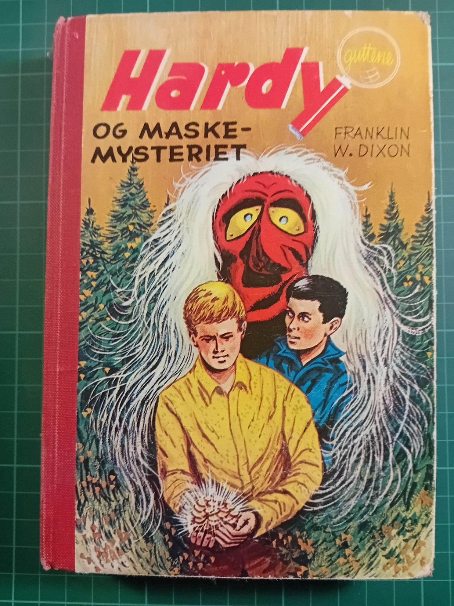 055: Hardy-guttene og maskemysteriet