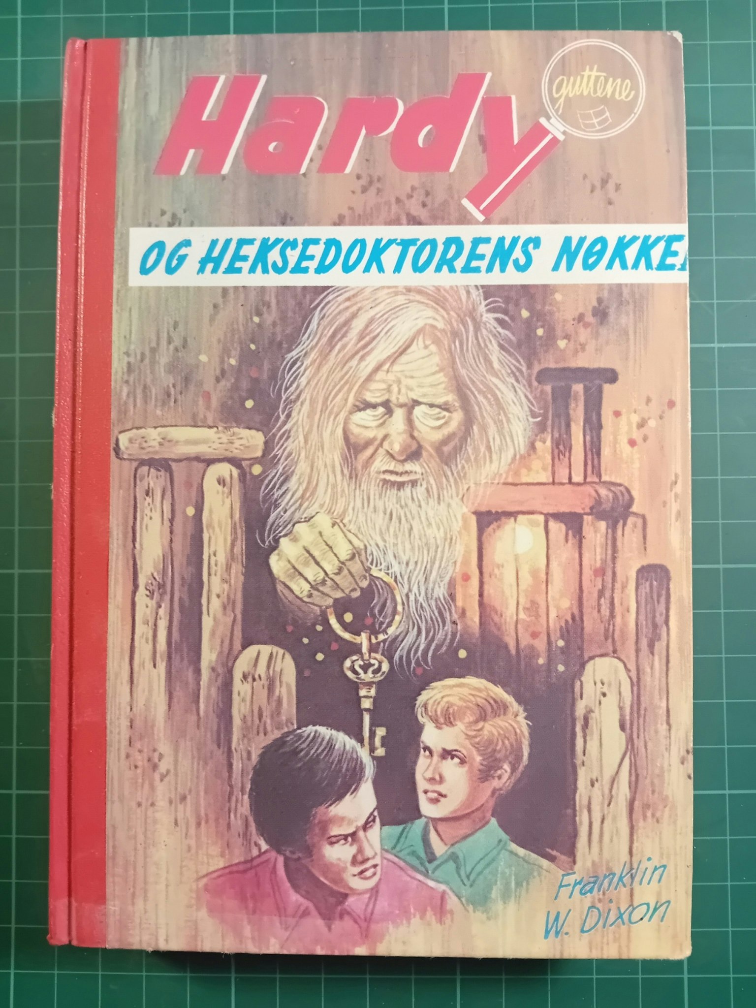 064: Hardy-guttene og heksedoktorens nøkkel