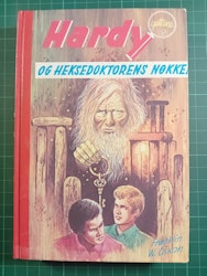 064: Hardy-guttene og heksedoktorens nøkkel