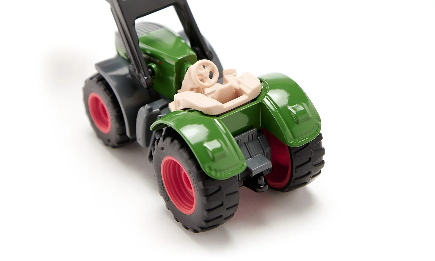 Fendt traktor med høyballe klo