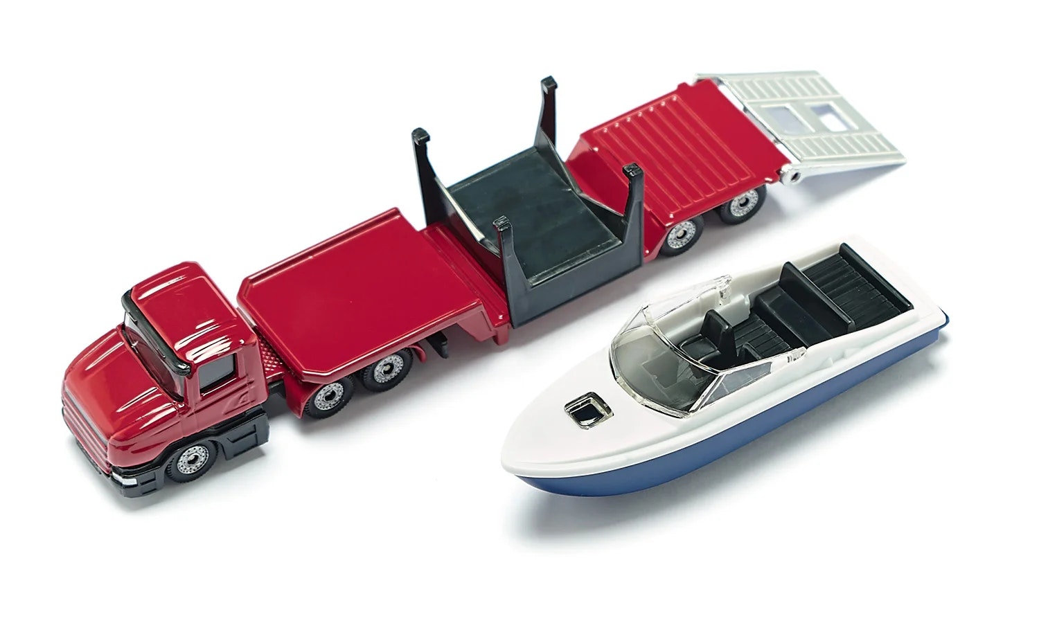 Lastebil med båthenger