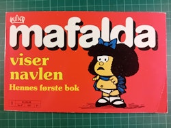 Mafalda viser navlen