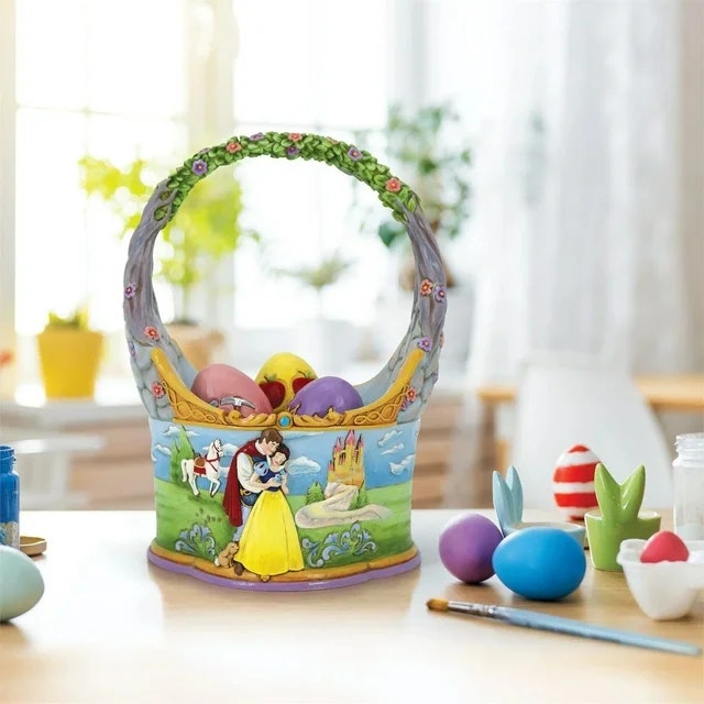Snow White, Easter basket with eggs