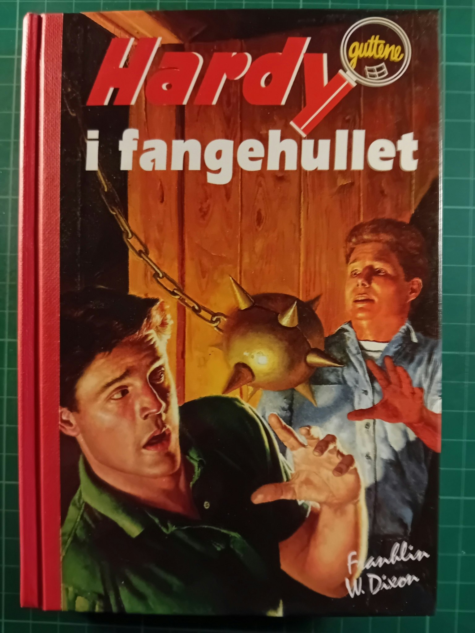 099: Hardy-guttene i fangehullet
