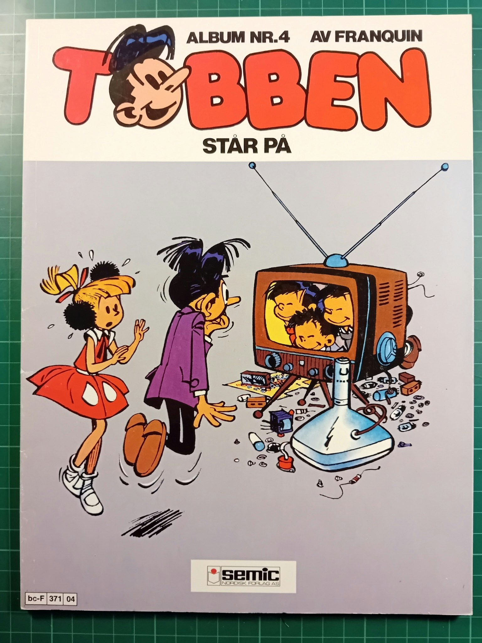 Tobben 4 Tobben står på