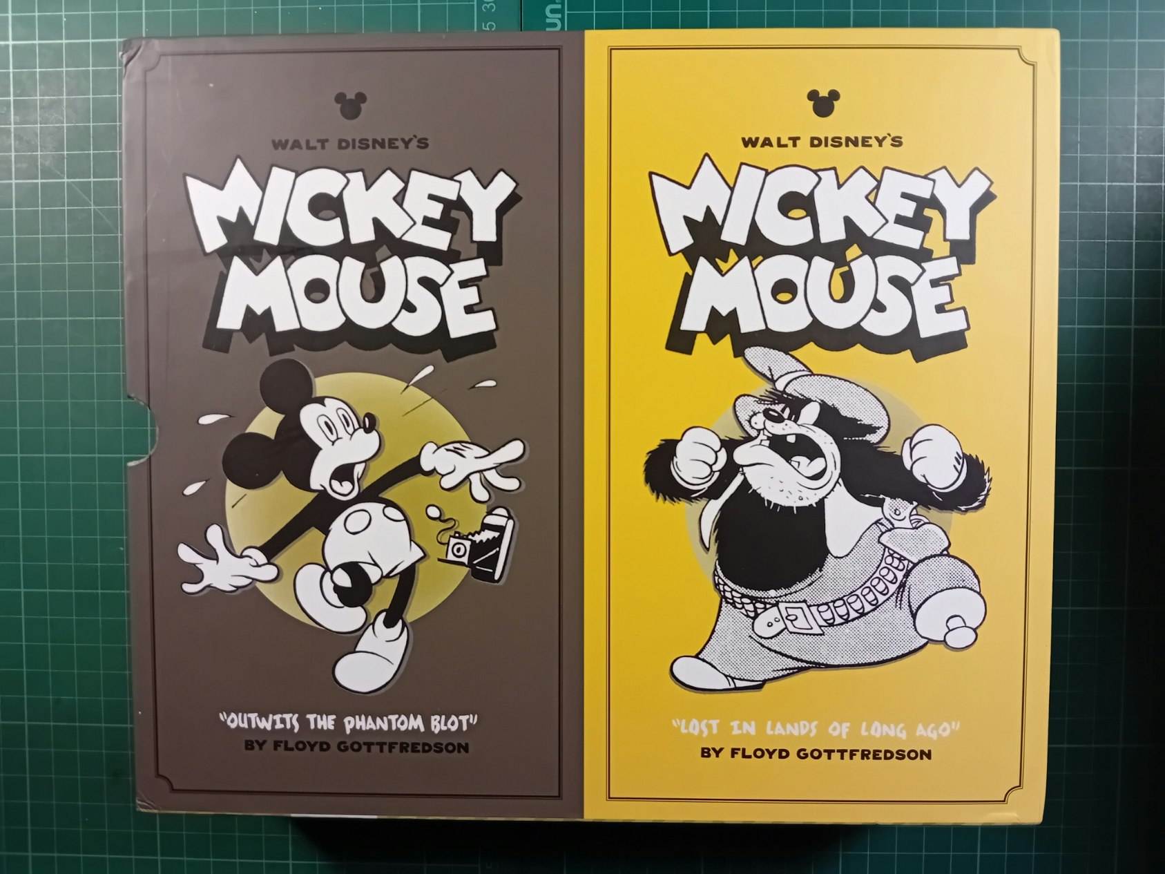 Walt Disney's Mickey Mouse: Outwits the Phantom Blot and Lost In Lands of Long Ago (Walt Disney's Mickey Mouse, 5-6)  (USA utgave)