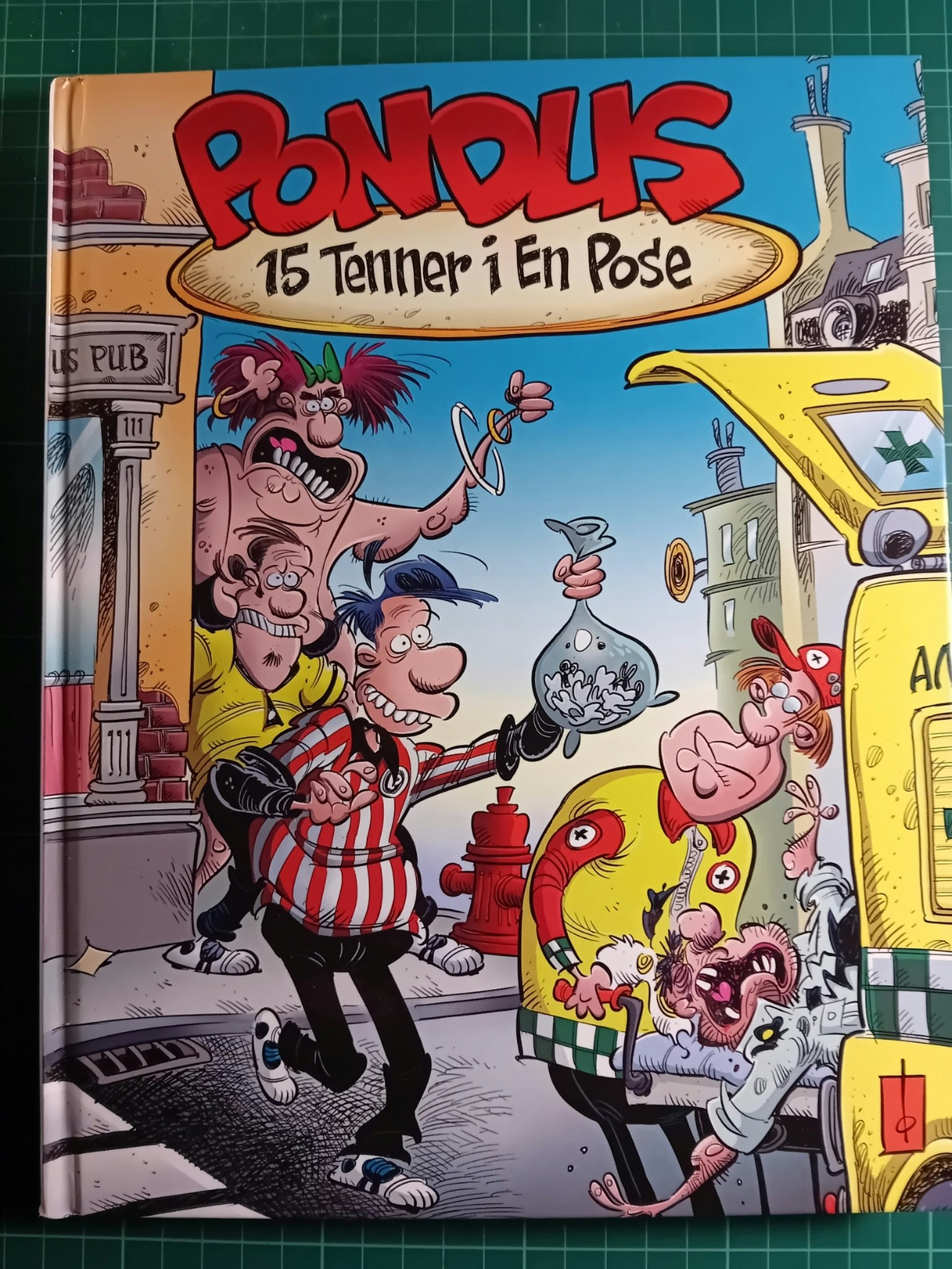 Pondus bok 15 tenner i en pose