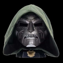 Doctor Doom helmet replica/cosplay (Black Suit) (Totalpris 1.595,-)