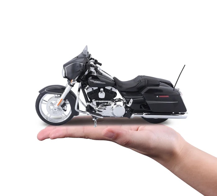 Harley-Davidson 1:12 2013 XL 1200V Seventy-Two